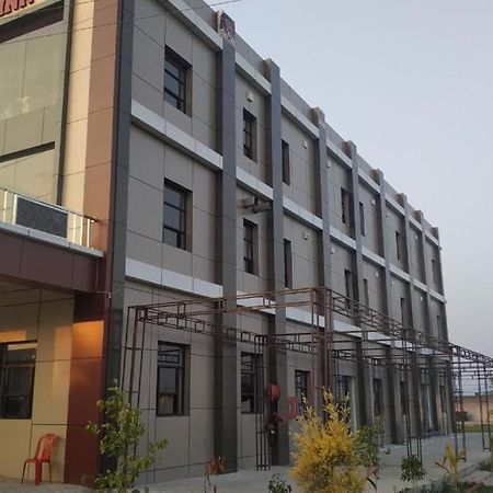 Hotel Yoran Inn & Restaurant By Wb Inn Sadabad Exterior foto